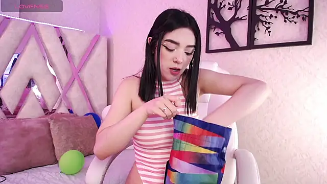 Madyson Hill online show from April 9, 11:26 am