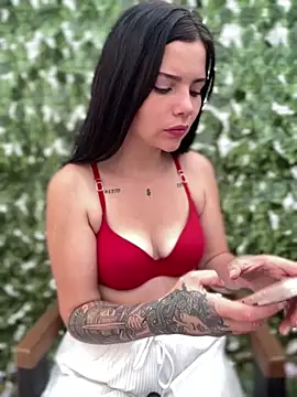 Adhaira pink10 online show from January 14, 7:30 pm