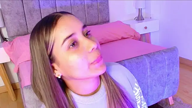 Lucy Carson  online show from March 19, 3:32 am