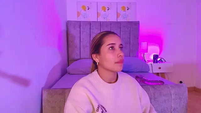 Lucy Carson  online show from April 3, 3:04 am