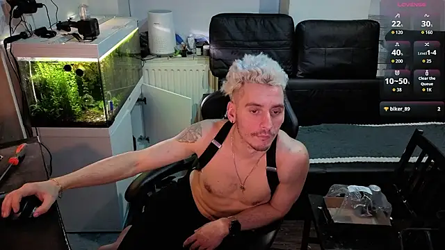 Rayzel White online show from February 2, 9:24 pm