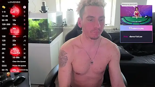 Rayzel White online show from May 31, 12:45 pm