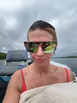 tastemecaroline online show from April 13, 4:45 pm