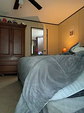 tastemecaroline online show from April 14, 4:24 pm