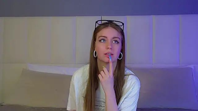 Snapshot of SofiaSarvain chatting on February 24, 6:28 pm SofiaSarvain online show from February 24, 6:28 pm