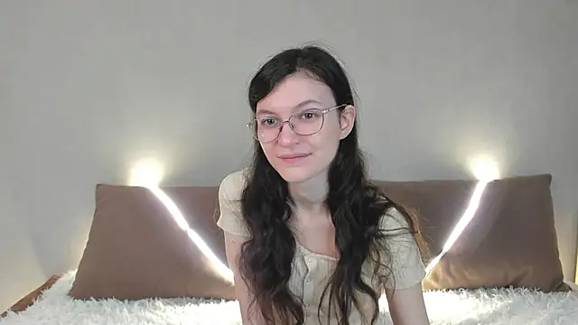 ThoraMarola online show from April 15, 5:03 am