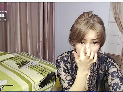 Snapshot of lucyyanyan chatting on February 13, 12:01 pm lucyyanyan online show from February 13, 12:01 pm