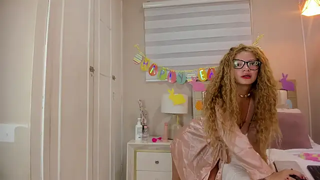 isabela  x online show from April 6, 11:33 am