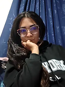 Snapshot of Freyarosse chatting on February 25, 3:38 am Freyarosse online show from February 25, 3:38 am