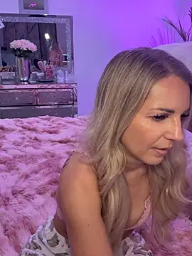 JulieSol online show from February 10, 8:18 am