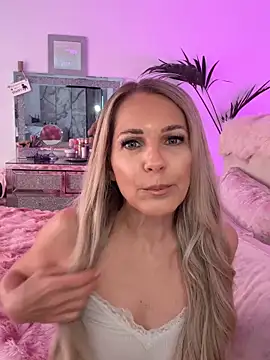 JulieSol online show from April 4, 7:17 am