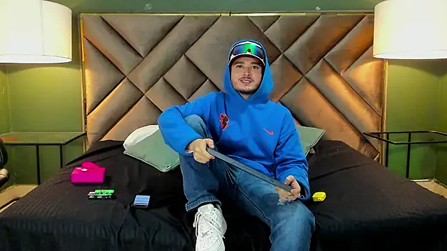 Snapshot of Salvattore_Muller chatting on February 19, 11:01 pm Salvattore Muller online show from February 19, 11:01 pm