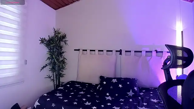 ella  olmos online show from March 20, 2:22 pm