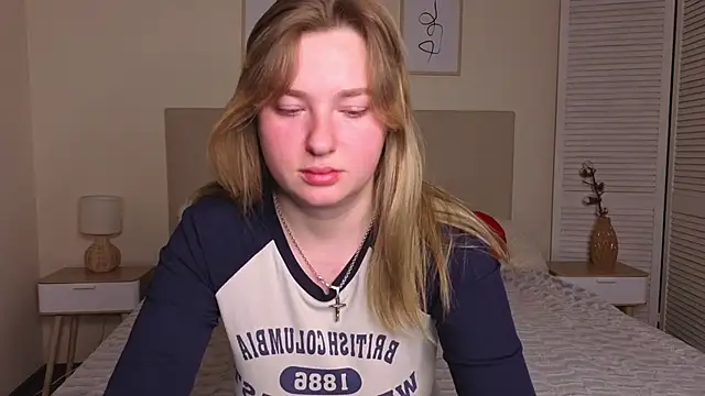 VladaHotxx online show from January 13, 11:10 pm