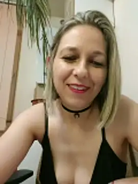Snapshot of AdaJoy chatting on May 8, 10:26 pm AdaJoy online show from May 8, 10:26 pm