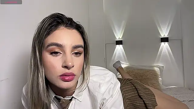 KendallQuin online show from January 14, 5:40 pm