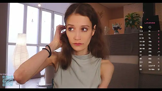 itsagainEmily online show from April 3, 11:08 am