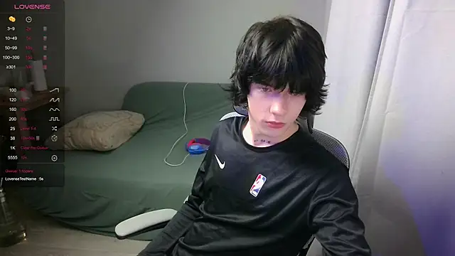 Snapshot of LeonBoykisser chatting on February 11, 9:58 am LeonBoykisser online show from February 11, 9:58 am