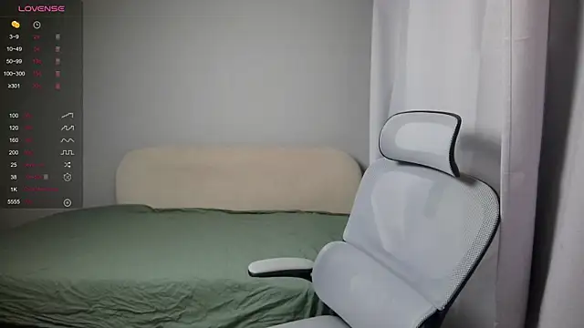 Snapshot of LeonBoykisser chatting on February 12, 1:28 pm LeonBoykisser online show from February 12, 1:28 pm