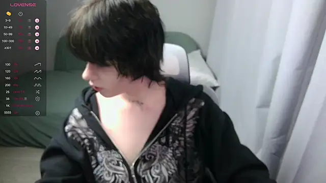 Snapshot of LeonBoykisser chatting on February 22, 3:21 pm LeonBoykisser online show from February 22, 3:21 pm