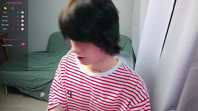 LeonBoykisser online show from March 4, 3:51 pm