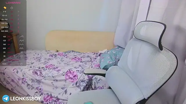 LeonBoykisser online show from April 1, 10:05 am