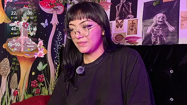 victoriia thompson online show from March 6, 9:00 pm