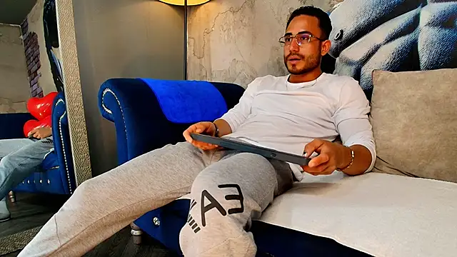 Vans Ross online show from February 14, 7:32 pm