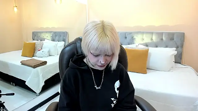 Bela Craxkerr online show from March 21, 1:16 pm