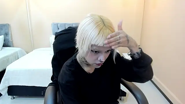 Bela Craxkerr online show from March 25, 1:17 pm