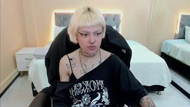 Bela Craxkerr online show from April 17, 12:30 pm