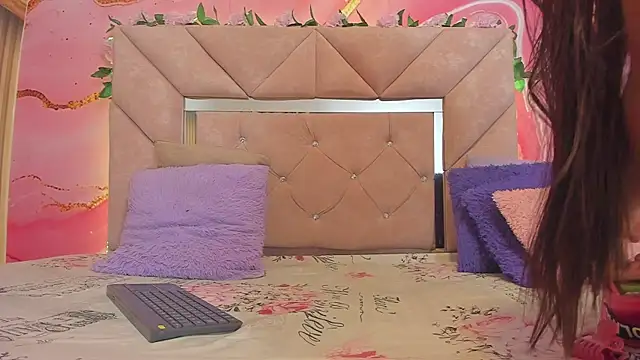 sweet  luna   online show from June 10, 11:09 am