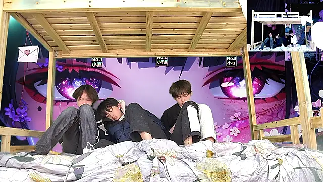 xiaohuangren01 online show from February 2, 1:32 pm