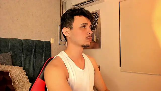 Snapshot of Alhan_Twink chatting on July 1, 4:25 am Alhan Twink online show from July 1, 4:25 am