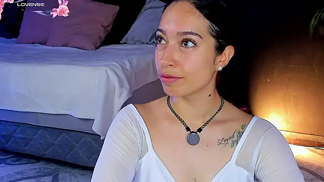 Noaah25  online show from March 29, 3:28 am