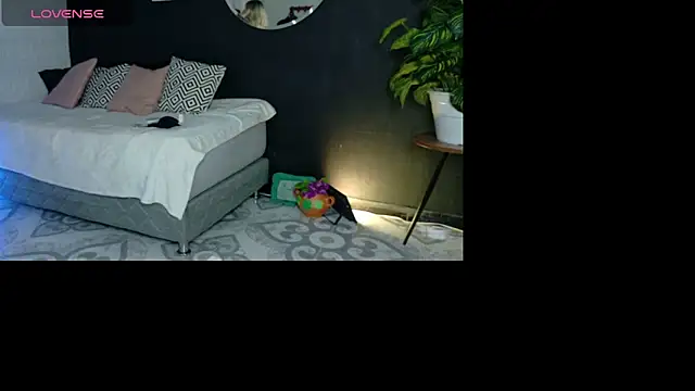 Noaah25  online show from April 18, 3:21 am