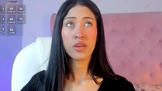 Snapshot of internett_sweetheart chatting on April 23, 5:19 am internett sweetheart online show from April 23, 5:19 am