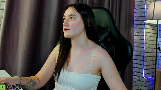 LexiVale online show from February 10, 9:13 am