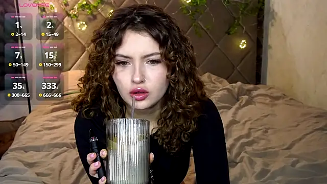 SueCurly online show from February 17, 9:21 pm