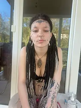 Snapshot of demonLamia chatting on April 30, 5:08 pm demonLamia online show from April 30, 5:08 pm