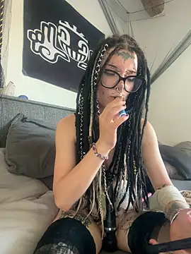 Snapshot of demonLamia chatting on June 15, 1:24 pm demonLamia online show from June 15, 1:24 pm