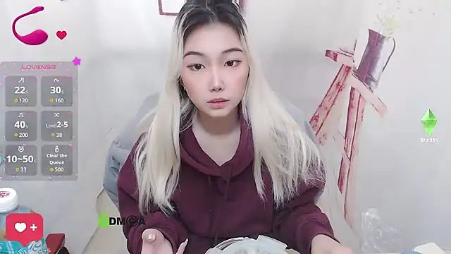 Snapshot of cu003 chatting on February 8, 6:39 am cu003 online show from February 8, 6:39 am