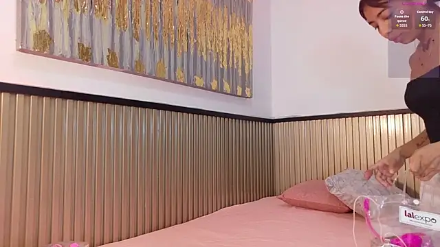 Scarlet Vixen  online show from February 25, 1:10 pm