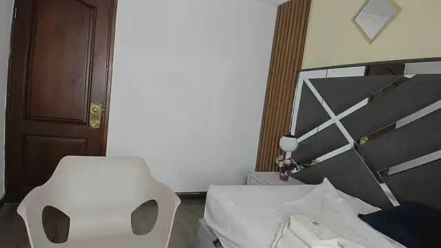 Ambarross  online show from February 10, 1:04 pm