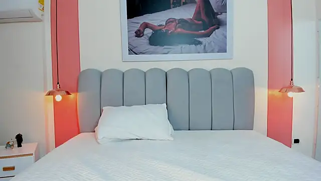 EmmaBoyd online show from January 17, 1:05 pm