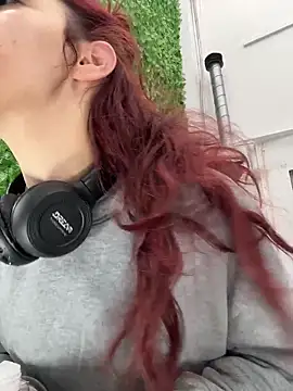 elodie rouge online show from April 4, 11:51 am