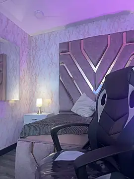 elodie rouge online show from April 14, 8:04 pm