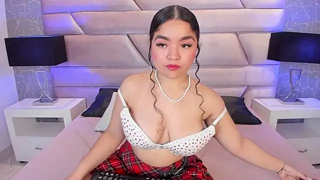 Snapshot of Lilithlain chatting on February 13, 12:45 pm Lilithlain online show from February 13, 12:45 pm