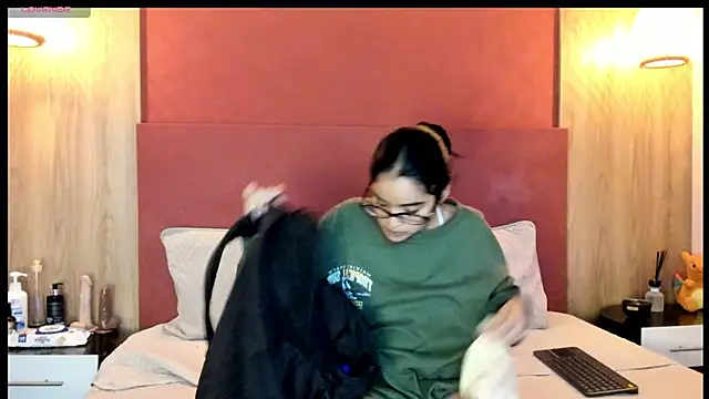 Snapshot of VanessaDoofenshmirtz chatting on May 23, 1:48 pm VanessaDoofenshmirtz online show from May 23, 1:48 pm
