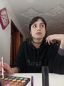 Snapshot of JenniQ69 chatting on February 18, 1:29 pm JenniQ69 online show from February 18, 1:29 pm